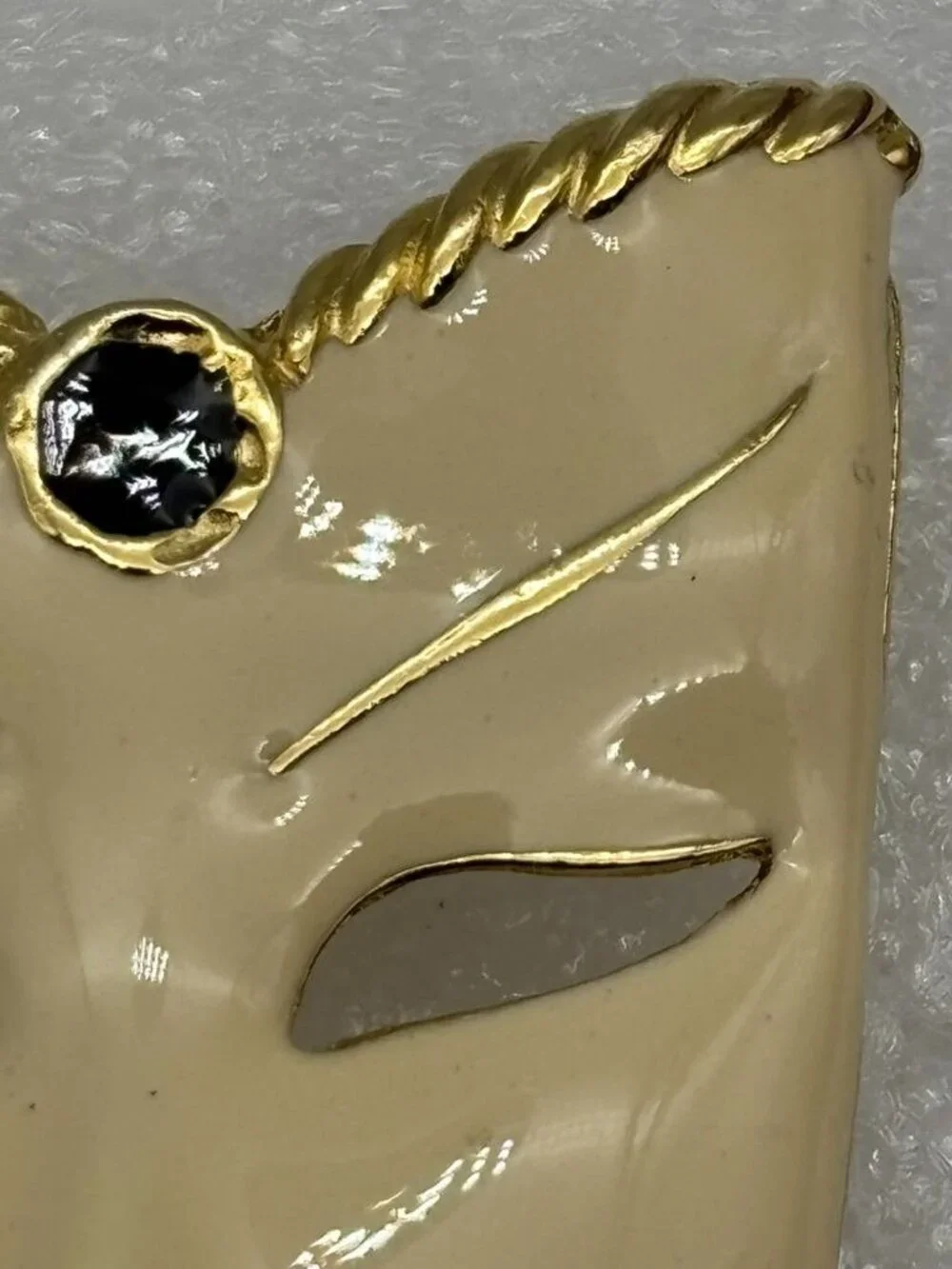 Vintage Masquerade Mardi Gras Mask Brooch Cream Black Enamel Gold Tone Unbranded
